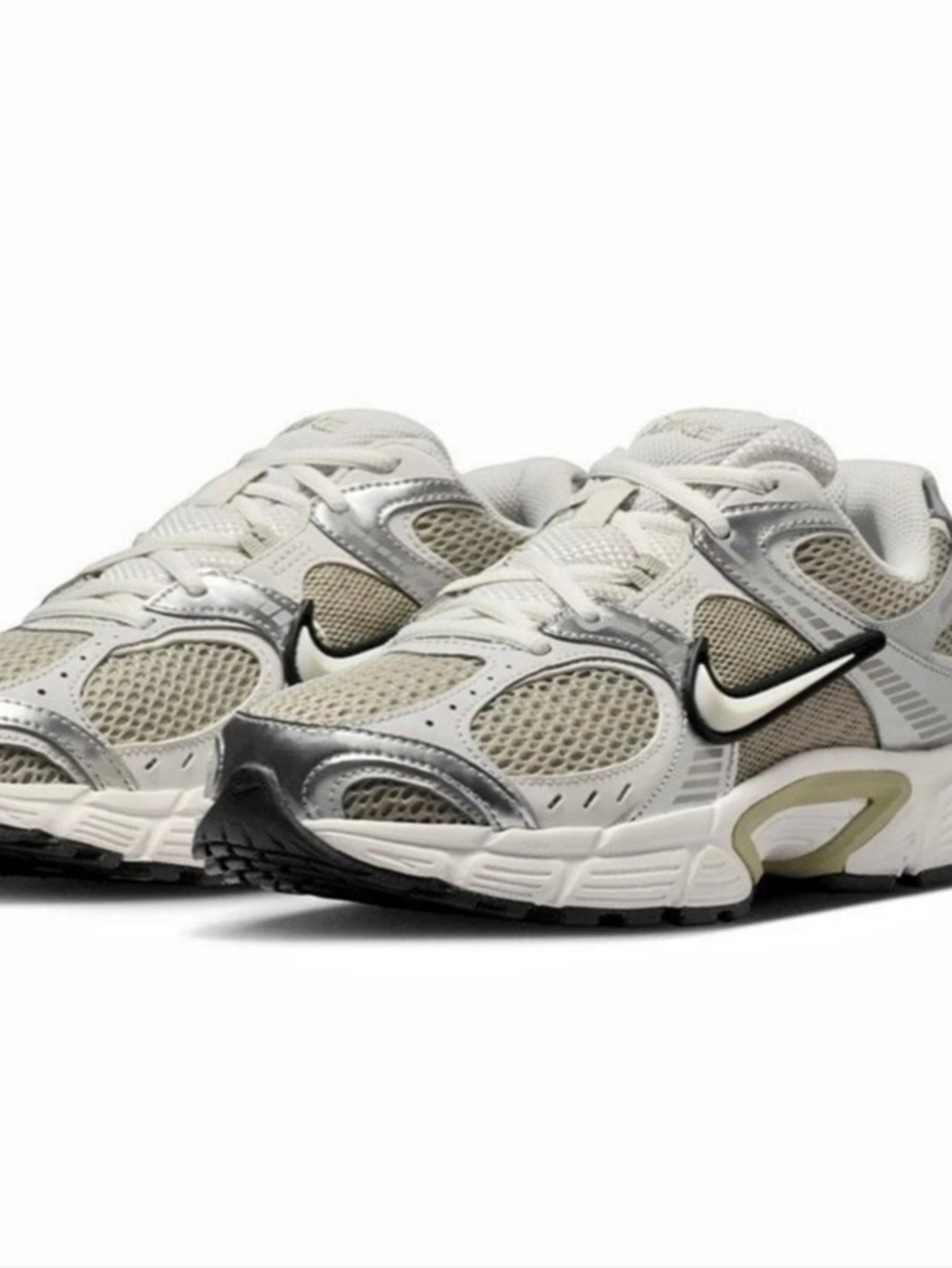 Nike Vomero 5 Mesh Sneakers in White & Gray Like New